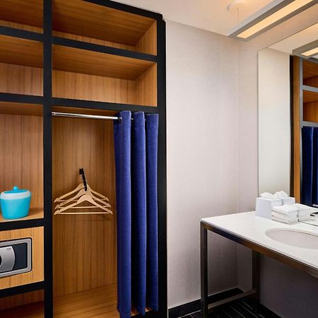 Aloft Vaughan Mills Экстерьер фото