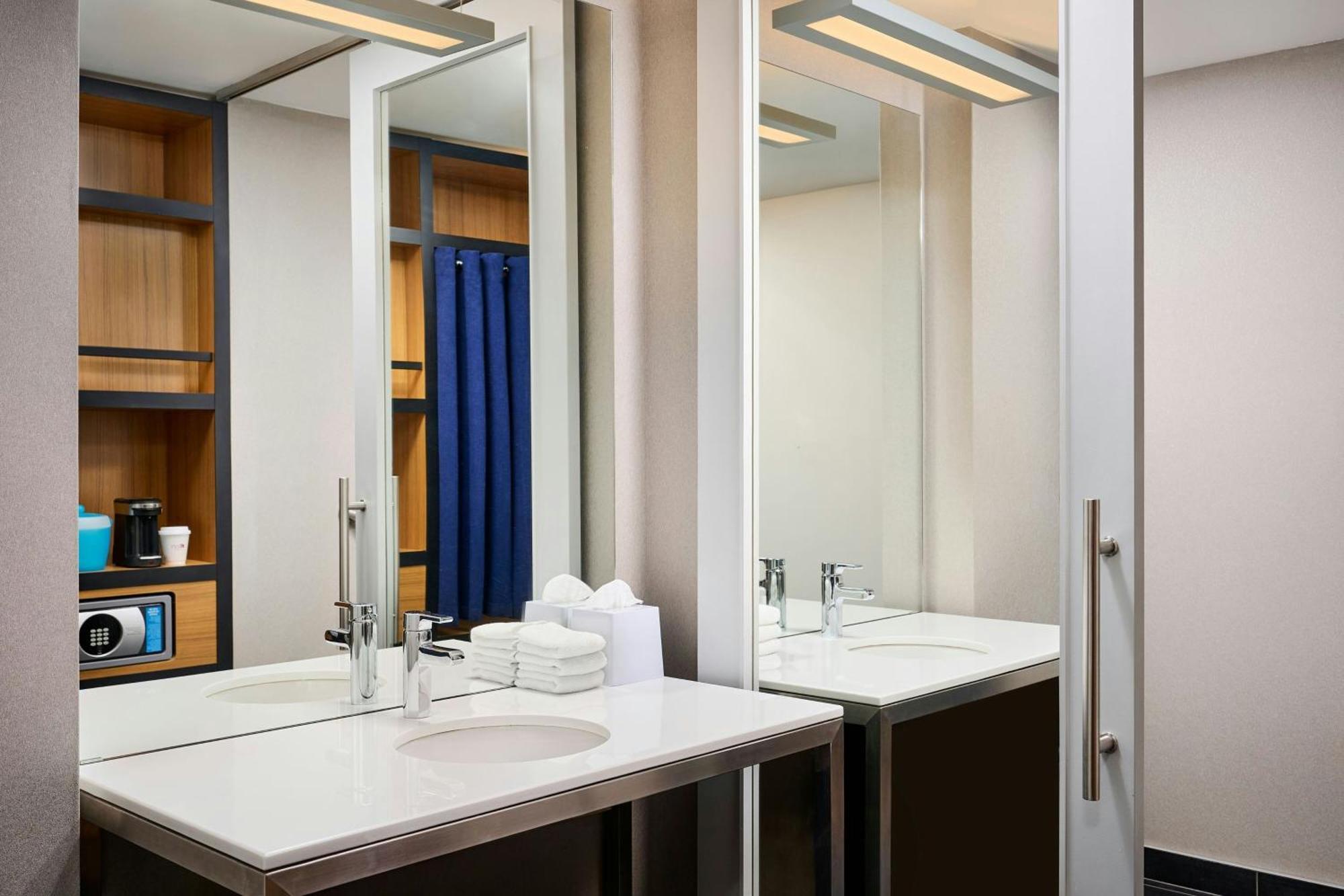 Aloft Vaughan Mills Экстерьер фото