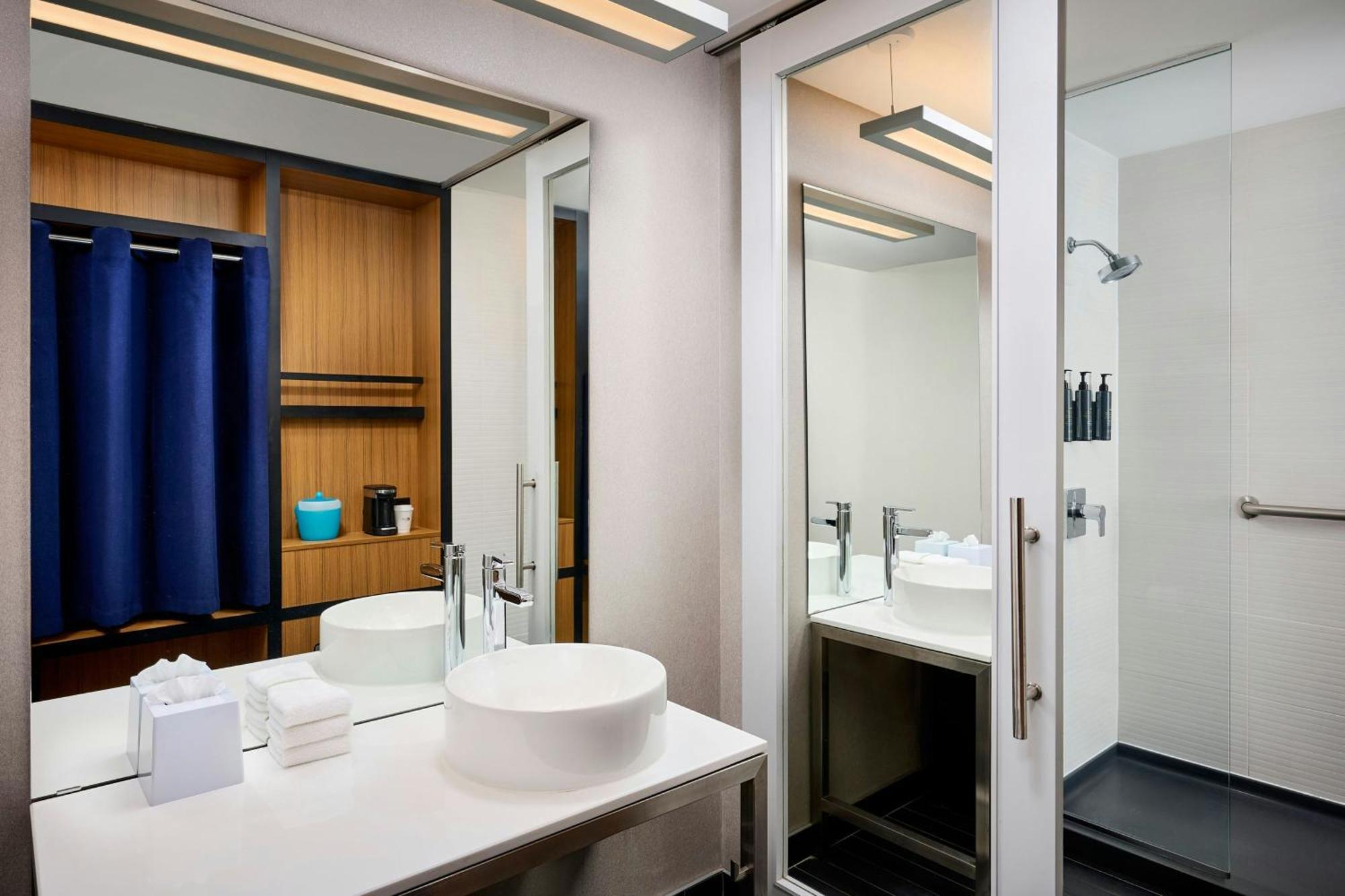 Aloft Vaughan Mills Экстерьер фото